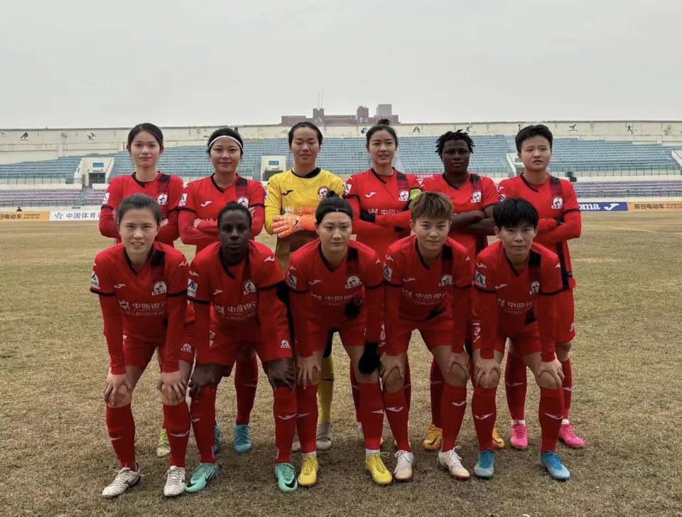 关于国际足球联赛中女队实力大涨取得连胜的信息