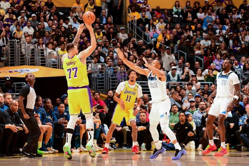 包含湖人客场力克国王,取得四连胜的词条 包含湖人客场力克国王,取得四连胜的词条