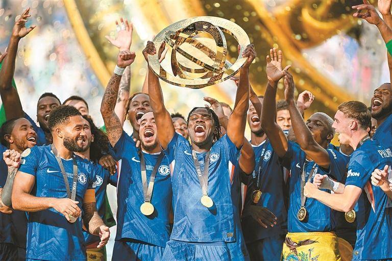 1xBit体育官网登录网址-法国队成功捧起本届比赛的冠军奖杯