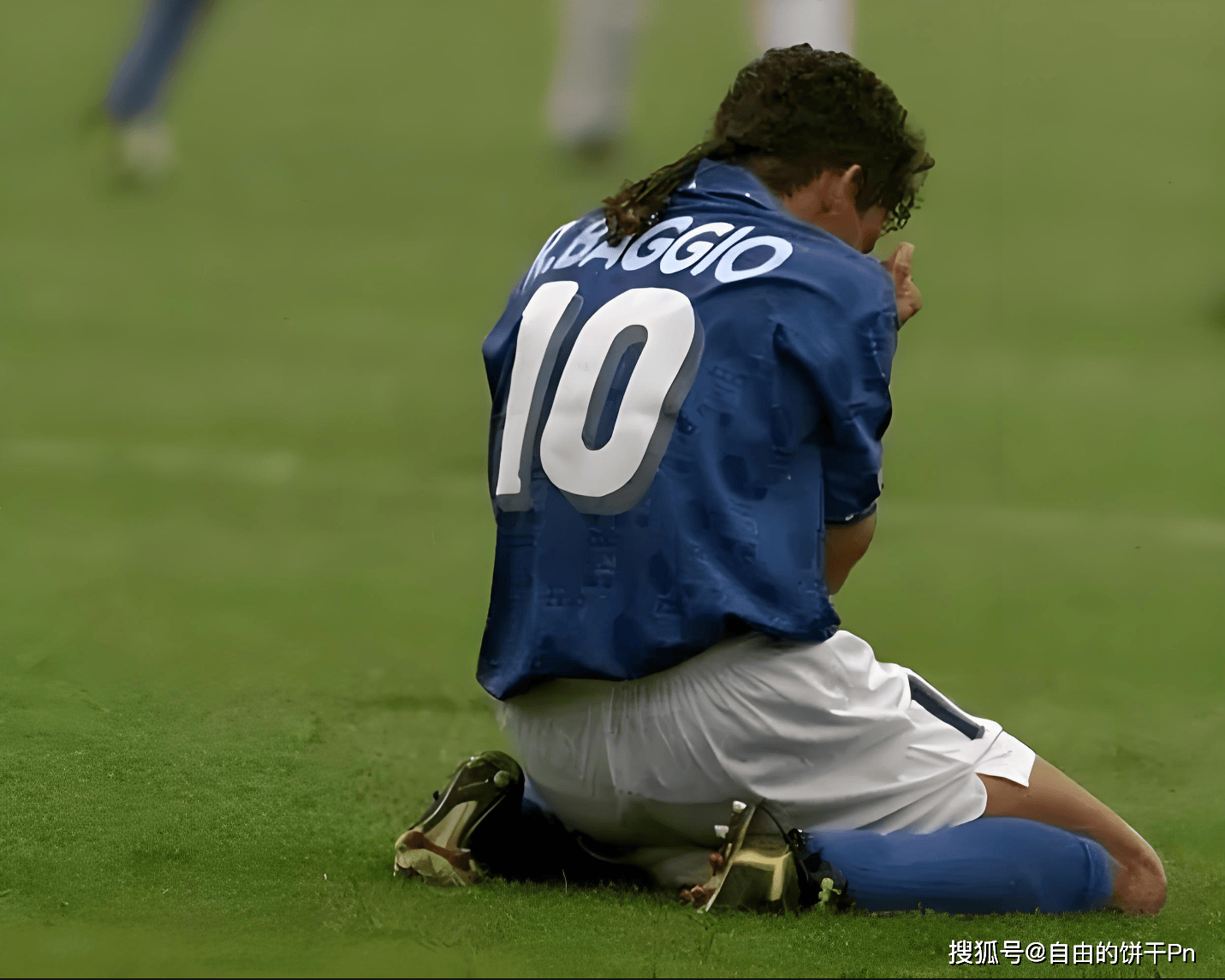 关于足球赛场上的惊心动魄瞬间,丝毫不差的信息 关于足球赛场上的惊心动魄瞬间,丝毫不差的信息